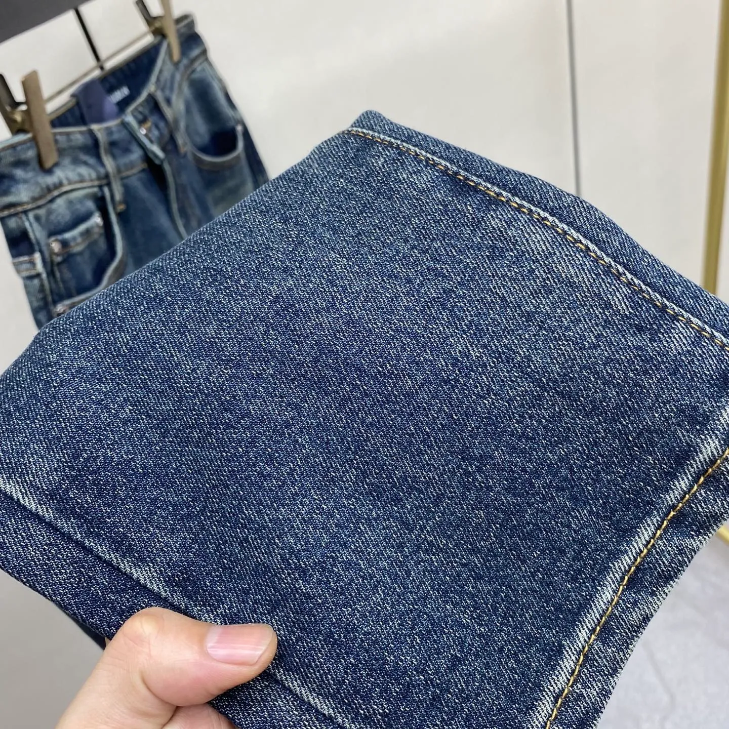 P230. 2025 Autumn and Winter European Counter New Style, Super A Purchasing Level Overseas Trading Company Order Source, Top Original High-end Men's Customized Fashion Slim Small Straight Jeans 999～6 Color: Heavy craftsmanship, fried sand and water, picture color Size: 29-40 Fabric: Denim washed jeans! Luxurious experience. Customer-supplied trade channel. The simple and charming classic trousers are made of customer-supplied denim. The texture is thick, comfortable and breathable. The high-quality tailoring is top-notch, and the overall design is very refined. The cuffing design on the inside and outside is perfect, and the use of poly-strand mechanical needle edge-sealing technology highlights the brand's luxurious inner charm. The brand logo is full and thick, and the chiseled buttons are thick and rigorous, bringing a new fashion taste to this mediocre trousers!  Excipients: Complete with three standards